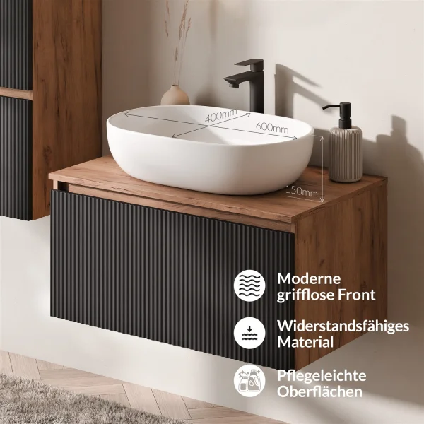 Conjunto de muebles de baño ARISA con armario alto en negro estriado, que incluye el armario con espejo «ARIA» y un lavabo sobre encimera de cerámica blanco de 60 cm
